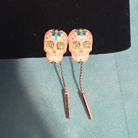 💕$15 SALE Betsey Johnson Bling Skulls - Picture 5 of 6